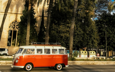 VW Retro Bus in Red